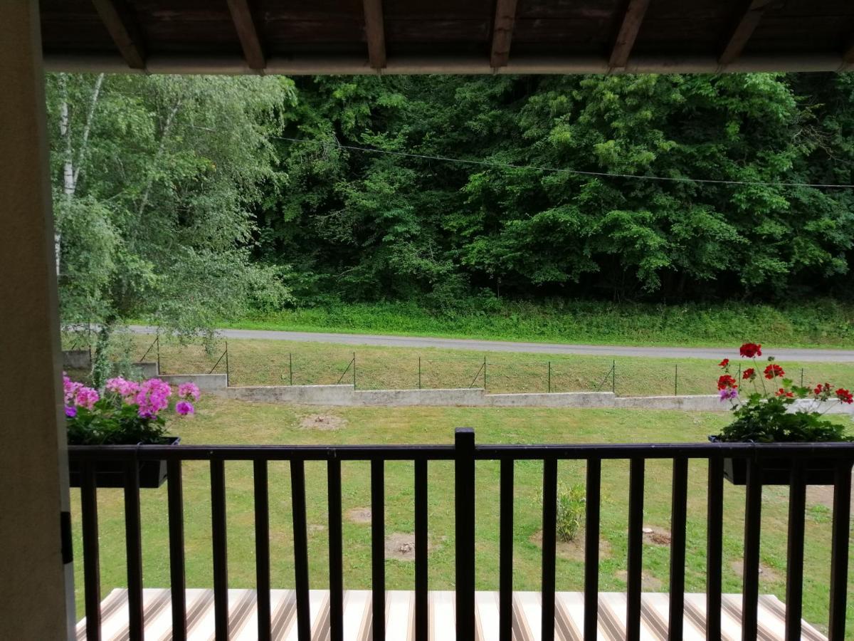A La Joie De Vivre Chez L'Habitant Banat Exterior photo